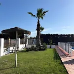 Martina וילה קוניל דה לה פרונטרה